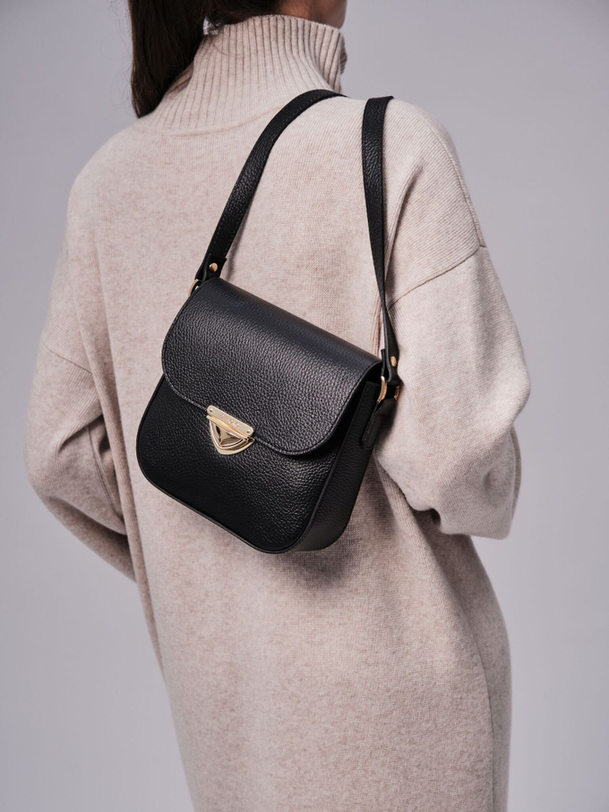 Сумка кожаная через плечо черная