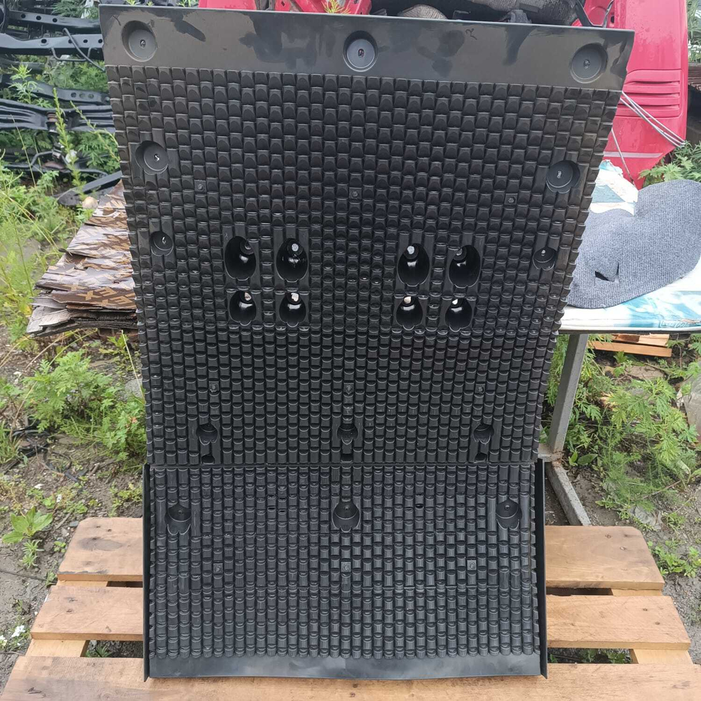 Внутренний брызговик крыла заднего моста SITRAK C7H WG9925955004