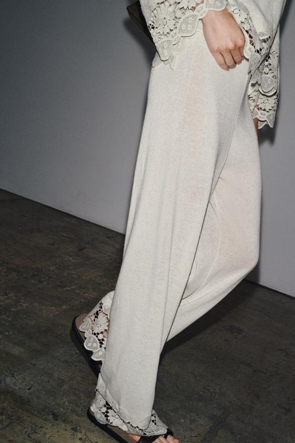 ZARA КОМБИНИРОВАННЫЕ БРЮКИ С ГИПЮРОМ, ЭКРЮ