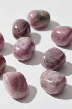 Родонит галтовка