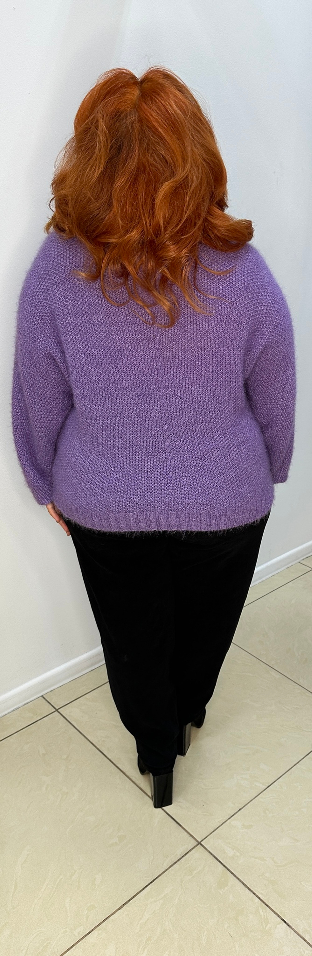 Мохеровый джемпер с V-образным вырезом