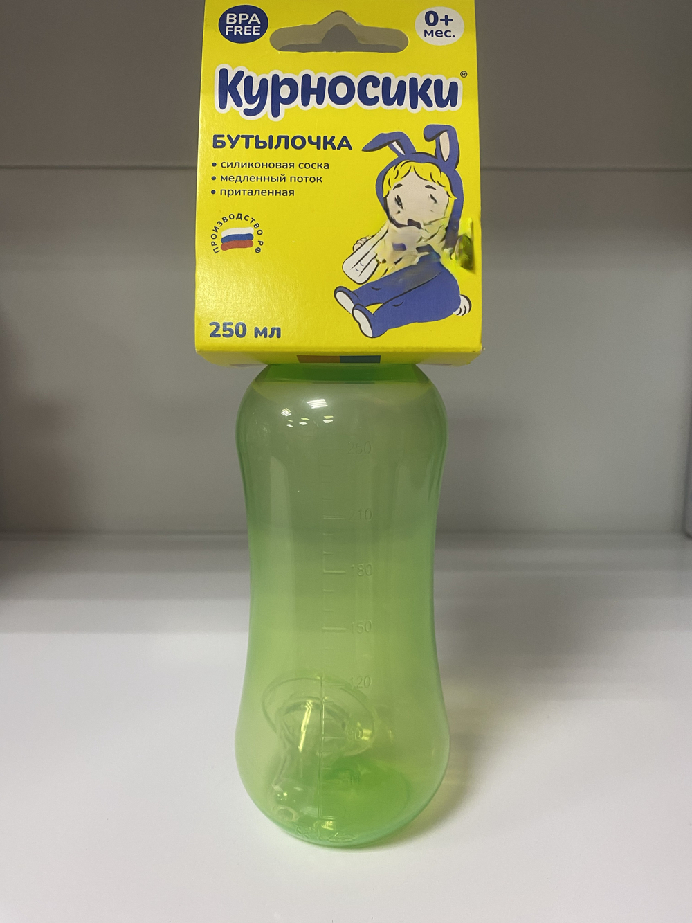 Бутылочка "Курносики" для кормления с силиконовой соской медленный поток с рождения приталенная объемом 250 мл, цвета в ассортименте