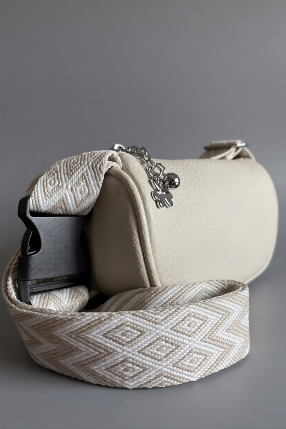 Сумка женская кросс-боди экокожа бежевая QOZA