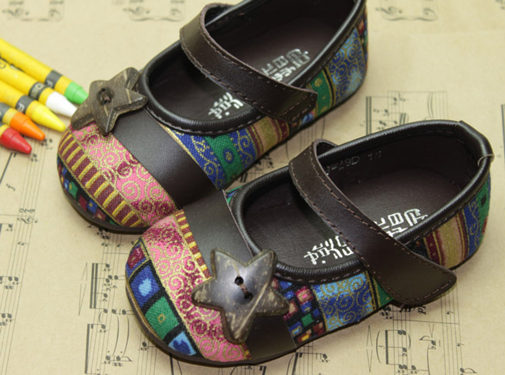 Туфли детские на липучке с пуговицей в виде звезды