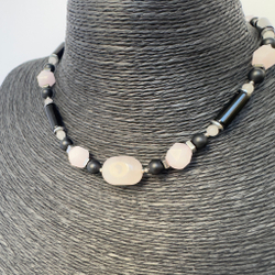 Чокер "Баланс сердец" с розовым кварцем и агатом