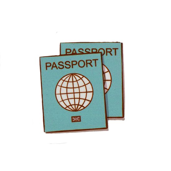 Деревянный значок. Паспорт не забыл