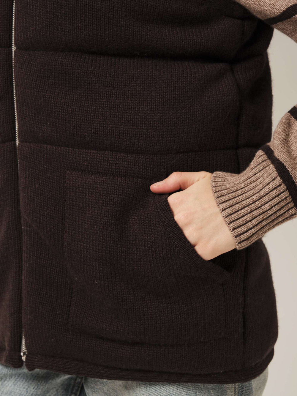 V0442-03 Жилет темно-коричневый dbr