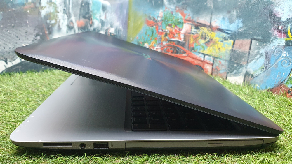 Ноутбук ASUS i5-6/8Gb/940MX 2Gb/FHD/X556UQ-DM376T/Windows 10