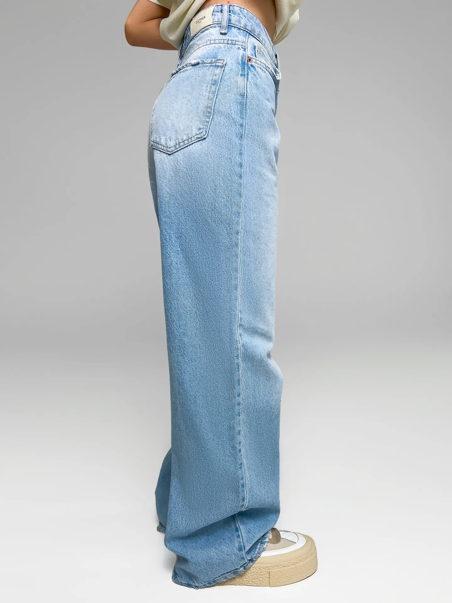 Джинсы Woman Denim 1025 широкие однотонные трубы