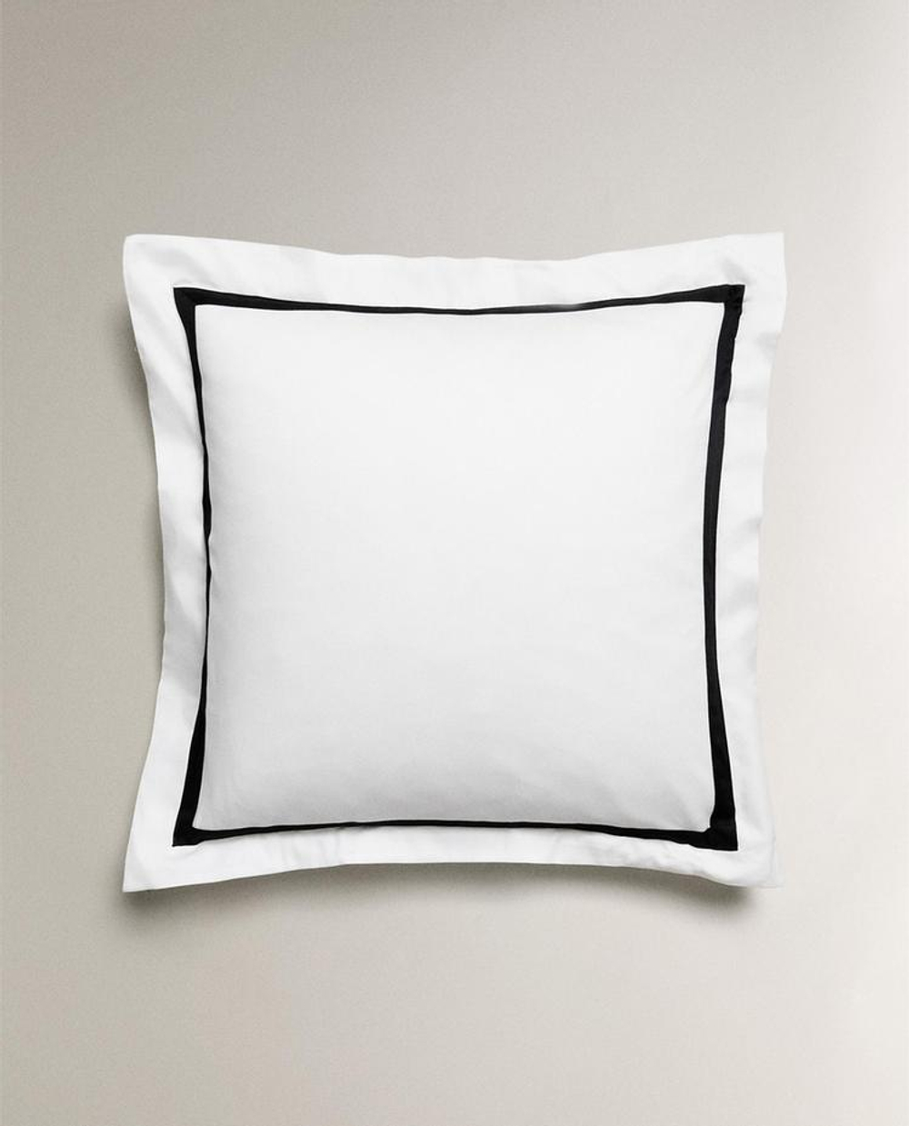 ZARA HOME НАВОЛОЧКА ИЗ САТИНА С КАЙМОЙ, ЧЕРНЫЙ