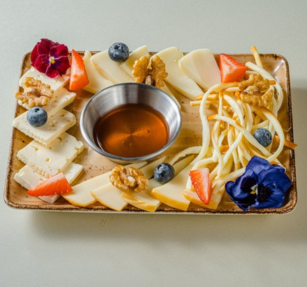 Кавказские сыры в ассортименте