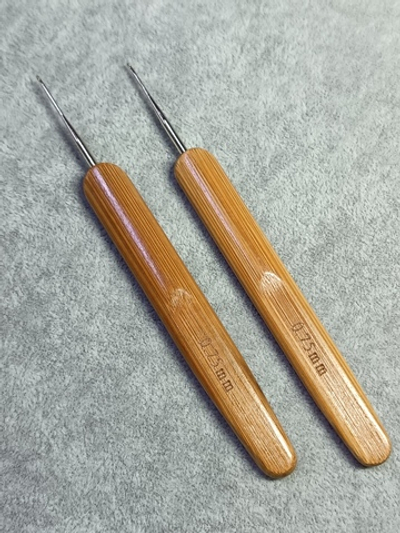 Крючок металлический с бамбуковой ручкой, 0,75 мм