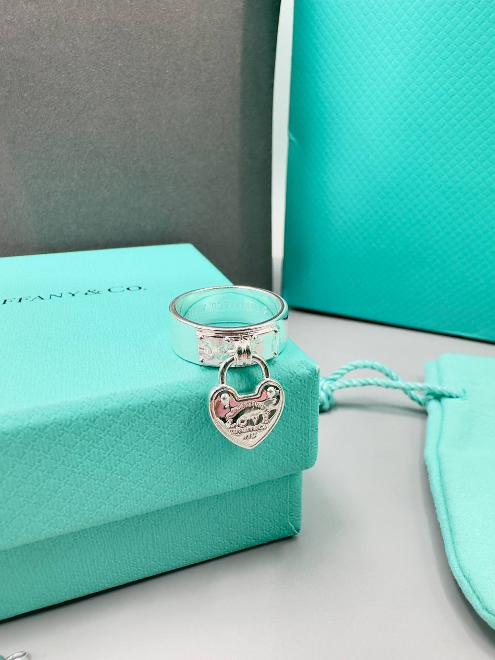 Кольцо Tiffany & Co.
