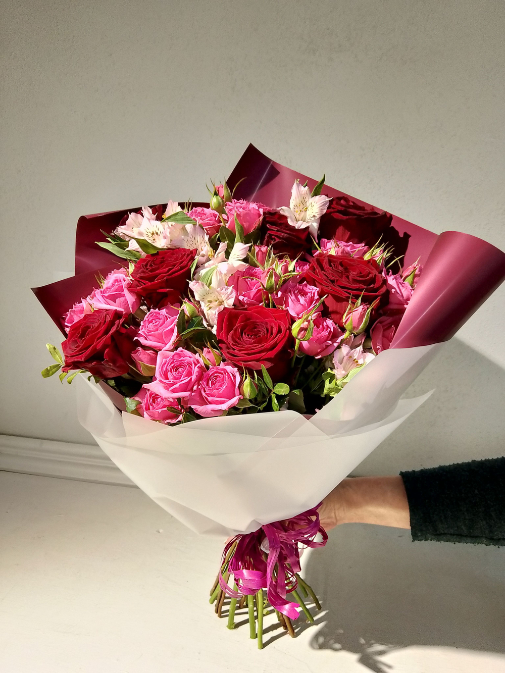 Летний солнечный букет с танацетумом и ароматными пионами Сара Бернард (С0034)