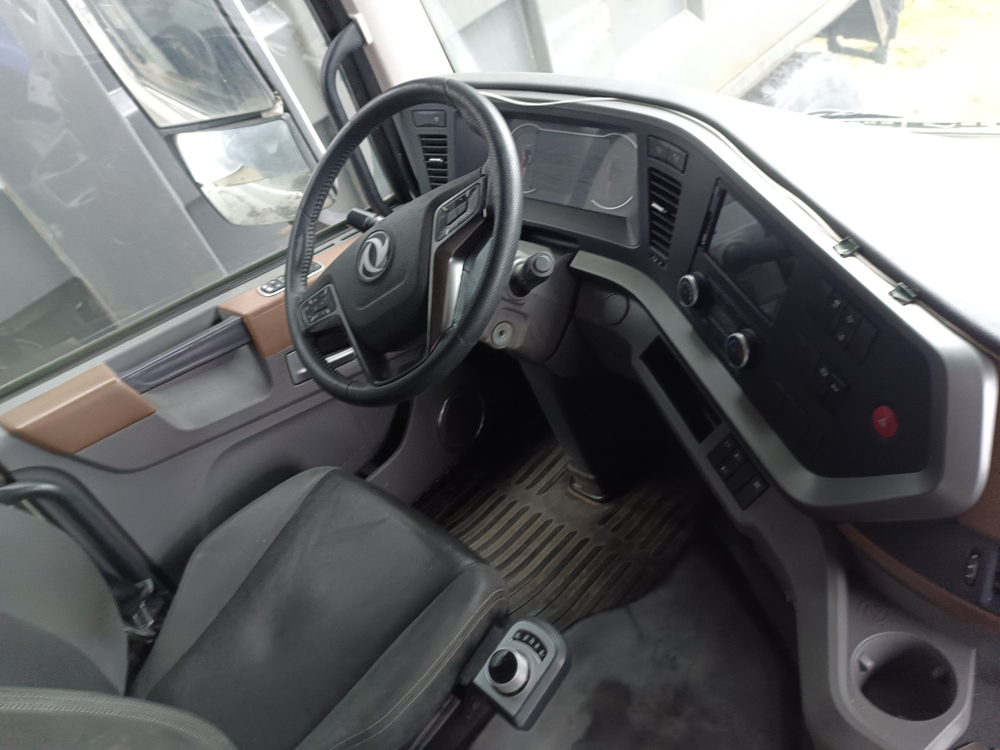 DongFeng DFH 4x2 Седельный тягач DFH4180 (Дизельный, 13,5 л, 518 л.с., АТ)