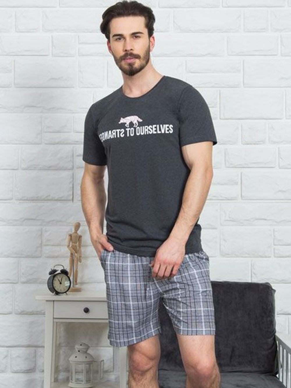 Мужской комплект с клетчатыми шортами (Размер: XXXL) (Цвет: темно-серый)