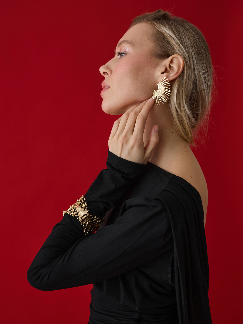 Лонгслив нарядный с открытой спинкой