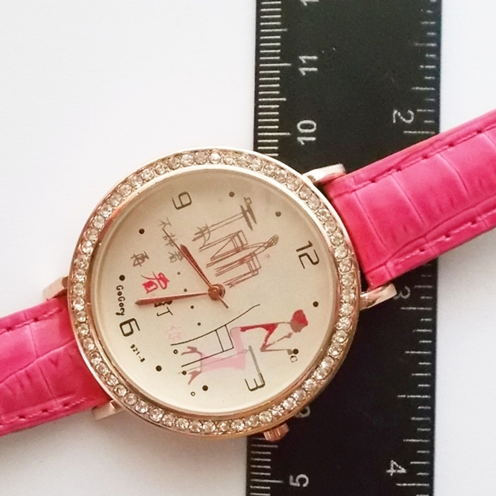 Женские кварцевые часы с кристаллами. Розовый ремешок.