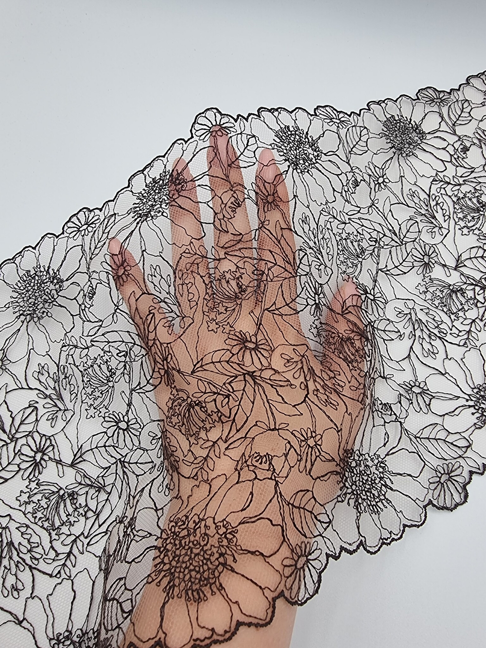 Вышивка на сетке телесный/коричневый К780