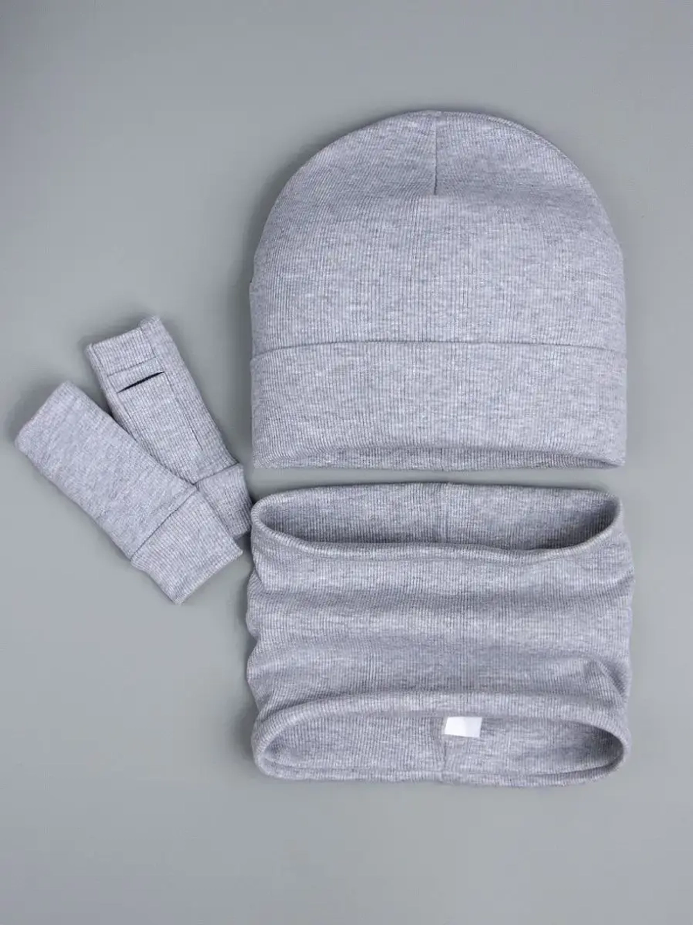 Шапка детская со снудом и митенками