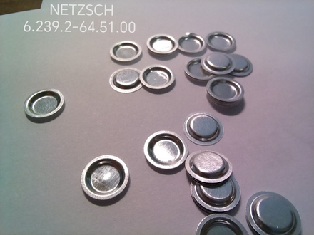 Алюминиевые тигли Netzsch на 25/40 мкл 6.239.2-64.5.00/6.239.2-64.51.00, 6.239.2-64.501/6.239.2-64.502 для Netzsch DSC 3500 Sirius