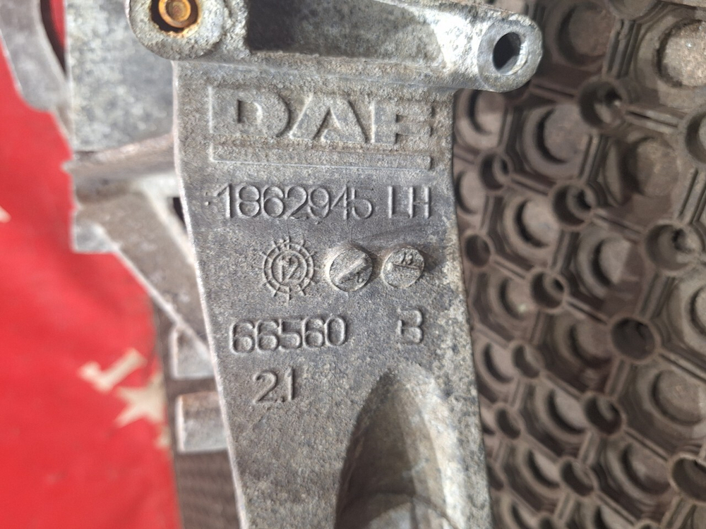 Кронштейн (уценено) фары левой