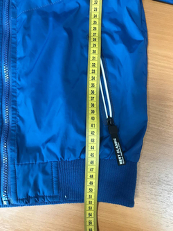 Куртка тонкая, визуально на 10/11 лет