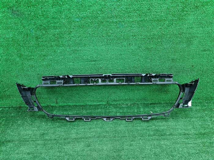 Кронштейн решетки радиатора Mercedes E C238 16-21