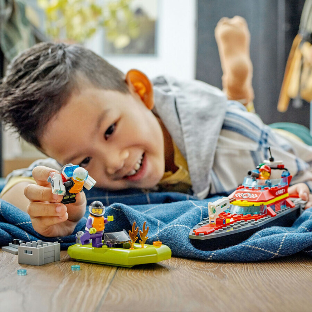 Конструктор LEGO City 60373 Пожарная спасательная лодка