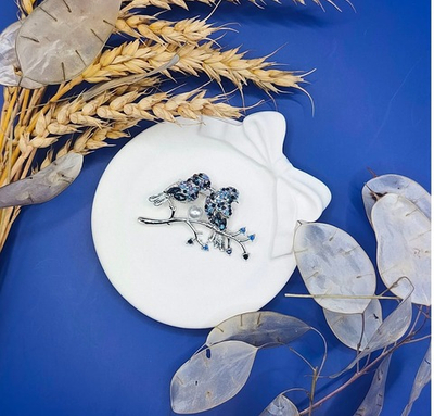 Брошь "Ветка с птицей"