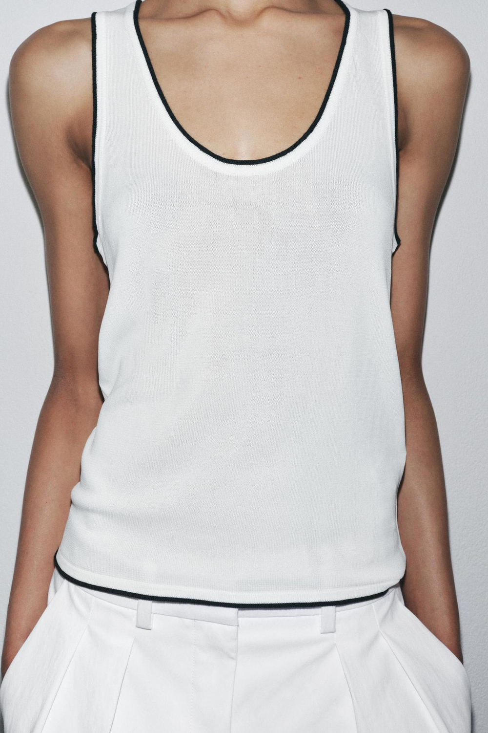 ZARA ТРИКОТАЖНЫЙ ТОП С ОКАНТОВКОЙ, БЕЛЫЙ/МОРСКОЙ СИНИЙ