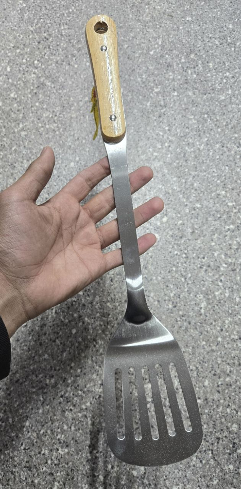 Лопата с прорезью светло деревянная ручка