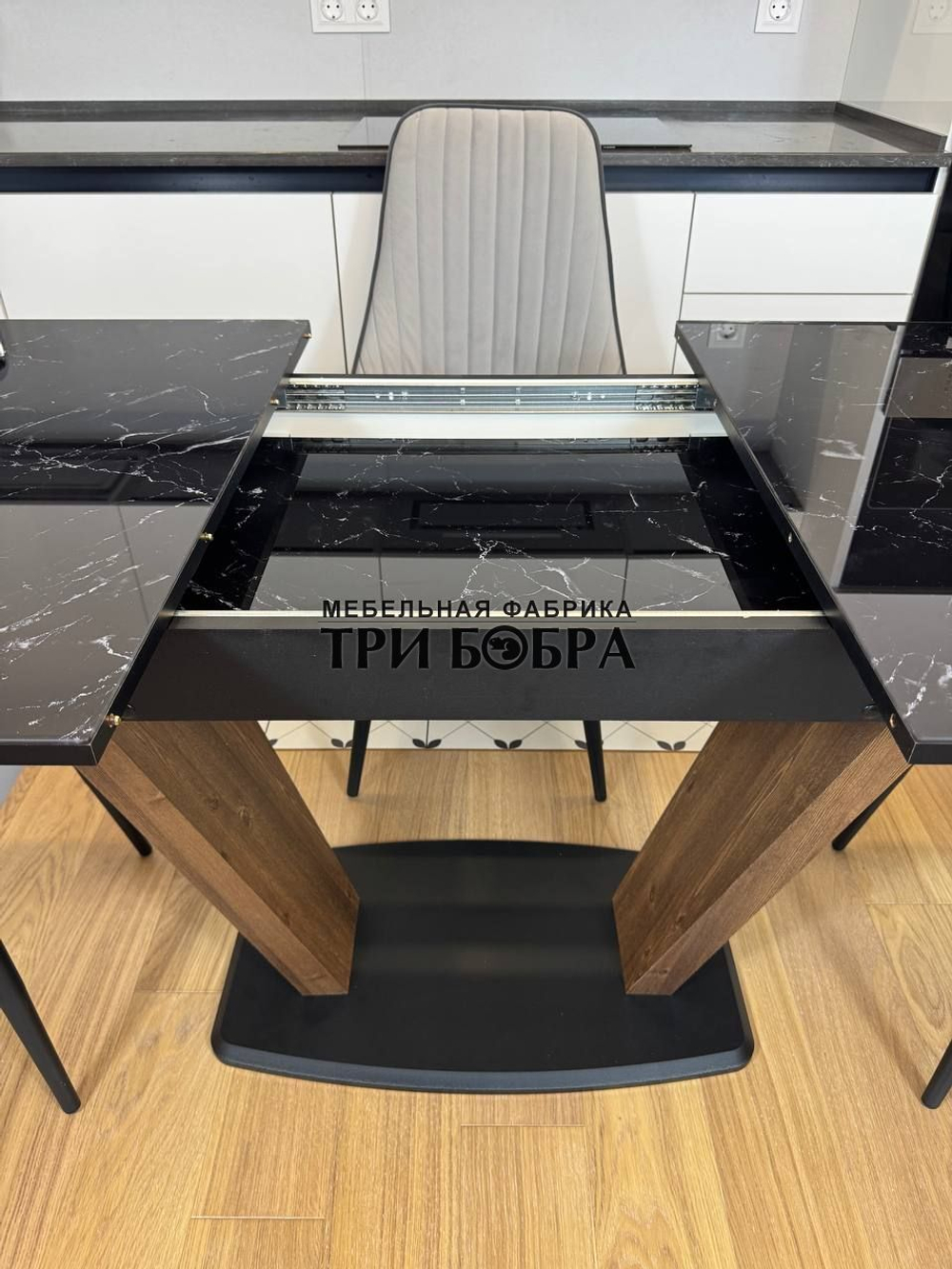 Кухонный раскладной стол "Прадо" черный мрамор и 4 стула Сорренто