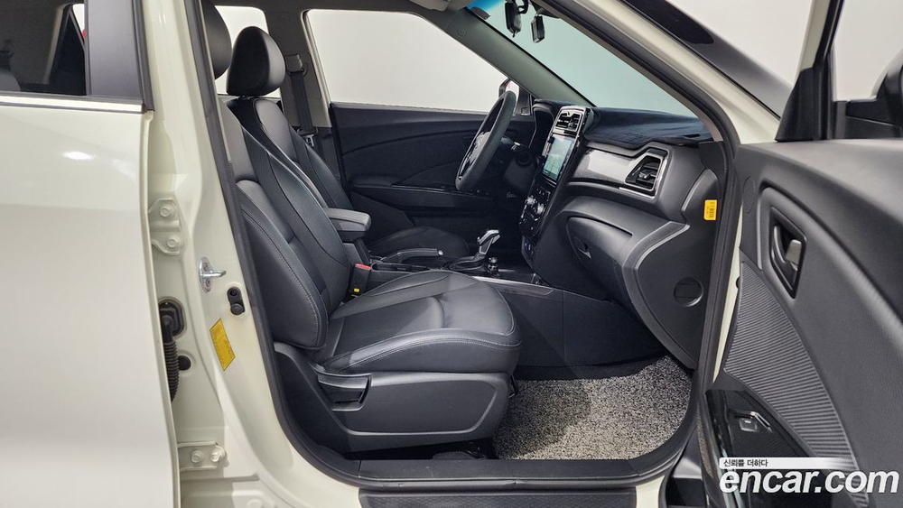KG Mobility (Ssangyong) Very New Tivoli Бензин 1.5 2WD (10.2020)