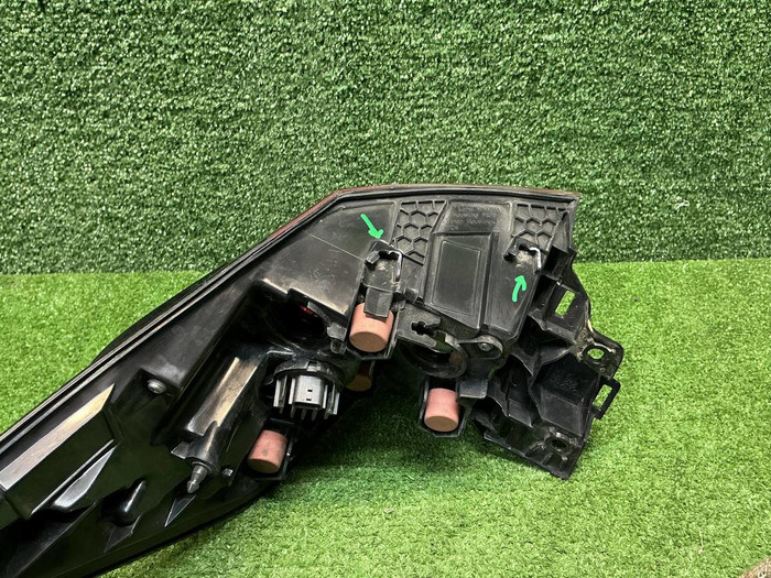 Фонарь левый внешний Toyota RAV4 5 XA50 (18-нв)