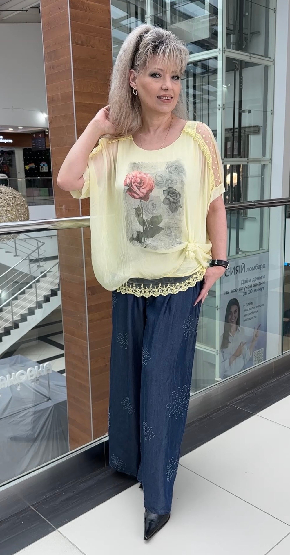 Нарядная двойка из шелка с кружевами и изображением розы