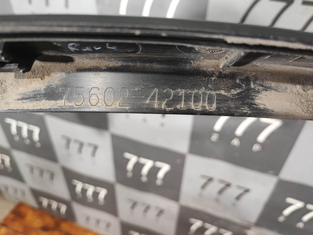 Накладка крыла переднего левого Toyota RAV4 IV (XA40) 15-19 Б/У Оригинал 7560242100