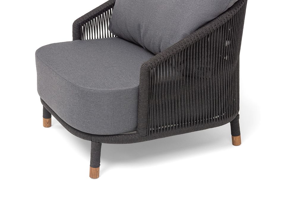 "Верона" кресло плетеное из роупа, каркас алюминий темно-серый (RAL7024) муар, роуп темно-серый круглый, ткань темно-серая 027