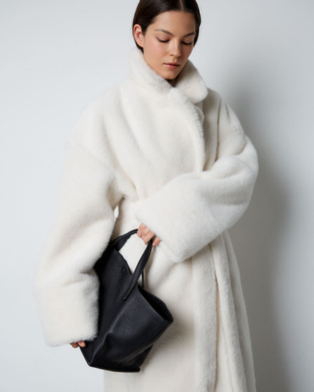 Шуба из искусственного меха норки молочный