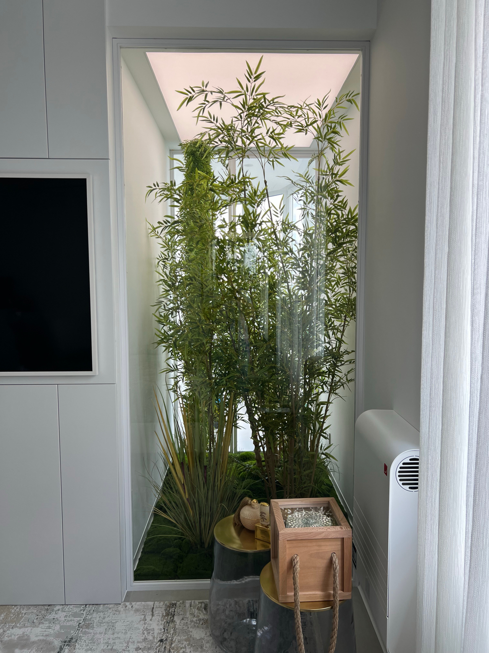 Озеленение искусственными растениями частного интерьера