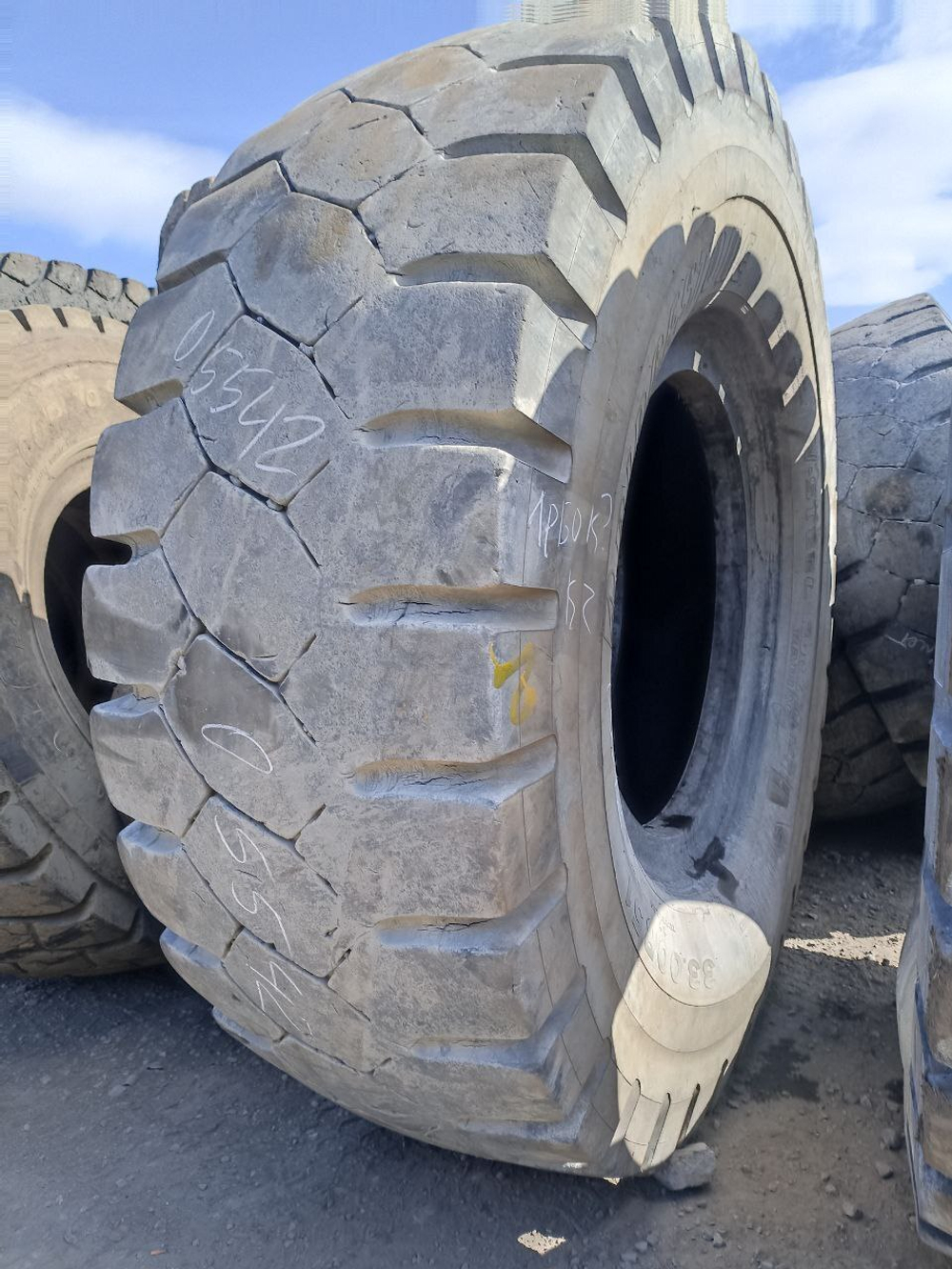 33.00R51 Bridgestone VRDP шина б/у