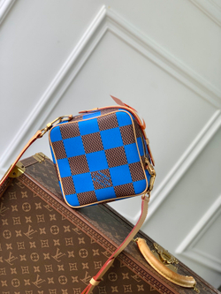 Louis Vuitton Chess Messenger