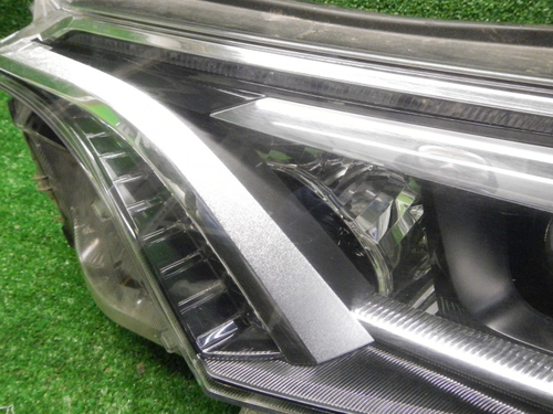 Фара левая Toyota Rav 4 CA40 (2015-2019) LED