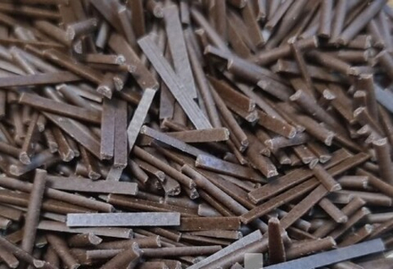 Посыпка кондитерская из шоколадной глазури "Соломка тёмная" 100г