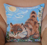 Декоративный гобеленовый чехол для интерьерной подушки Котенок и пчела 47*47