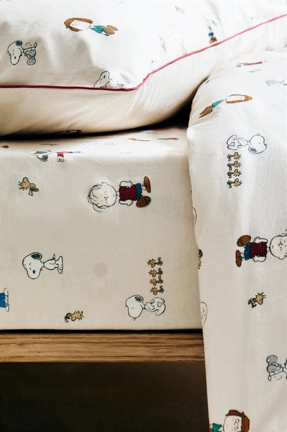 ZARA HOME ДЕТСКАЯ ПРОСТЫНЯ НА РЕЗИНКЕ, ЭКРЮ/ГОЛУБОЙ