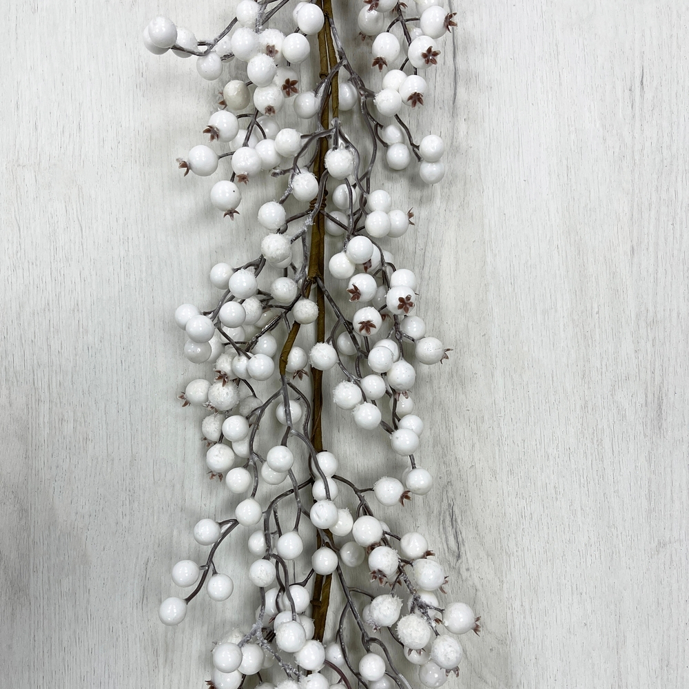 Гирлянда из белых ягод 260см ChristmasDeLuxe заснеженная