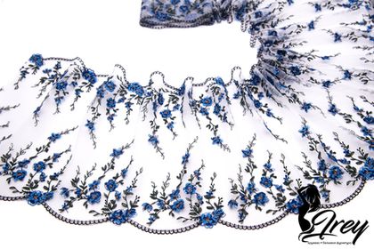 3 вышивки на сетке