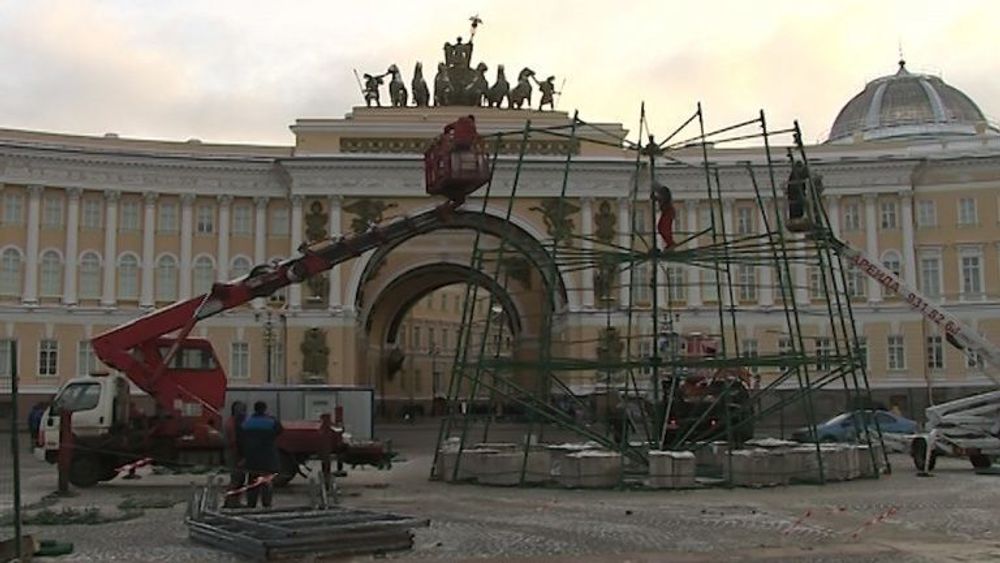 Уличная елка каркасная "Уральская сосна" (бело-зеленая леска) 19 м