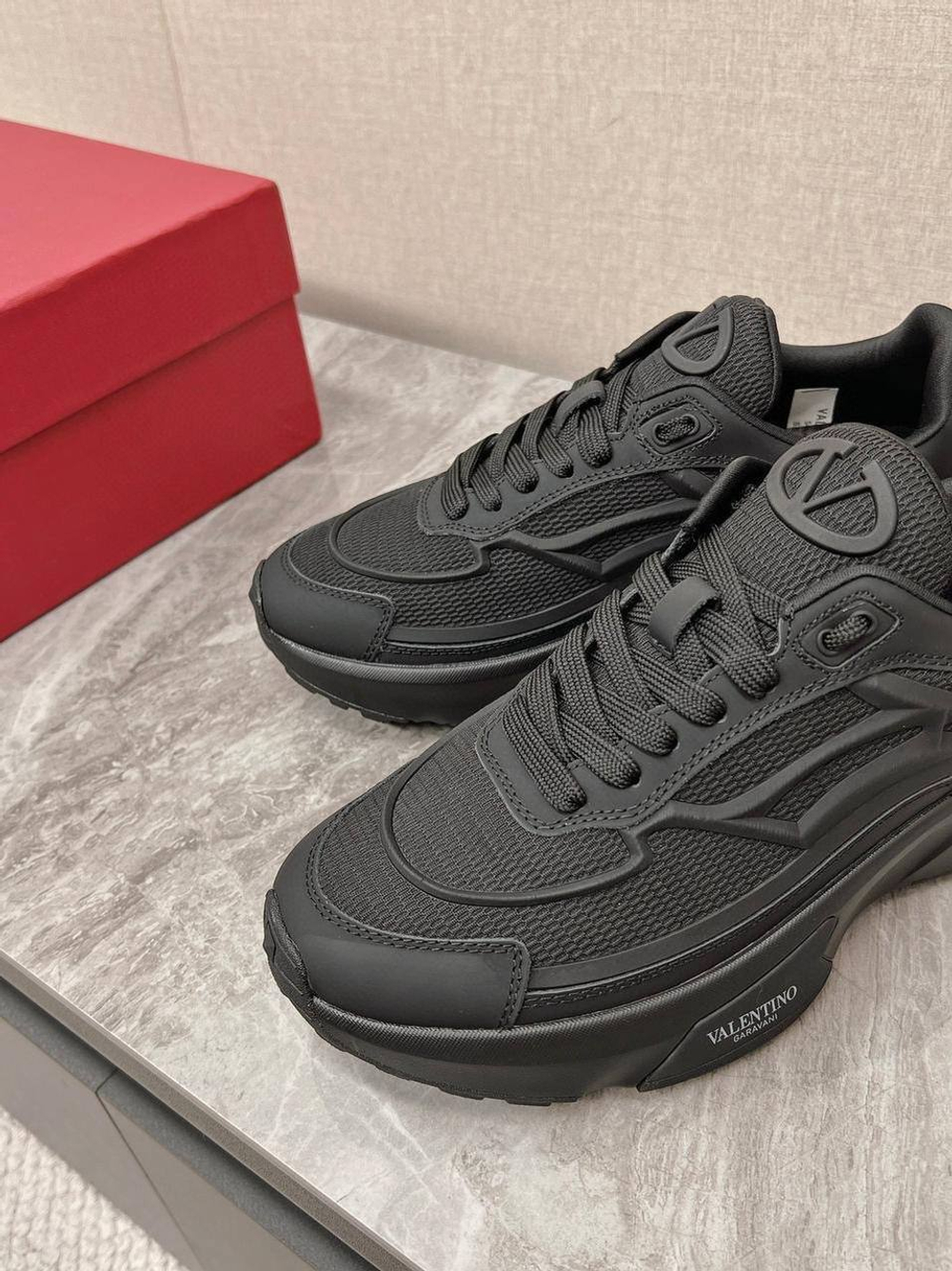 Кроссовки Valentino
